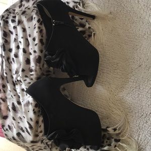 Caparros Truly Black Grosgrain shoes 8.5